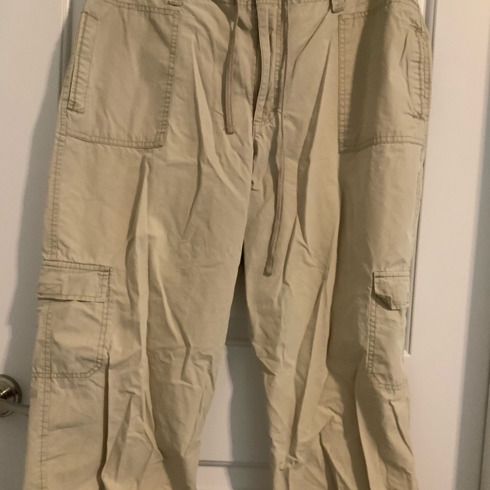 Gloria Vanderbilt Women's Tan Cargo Capris